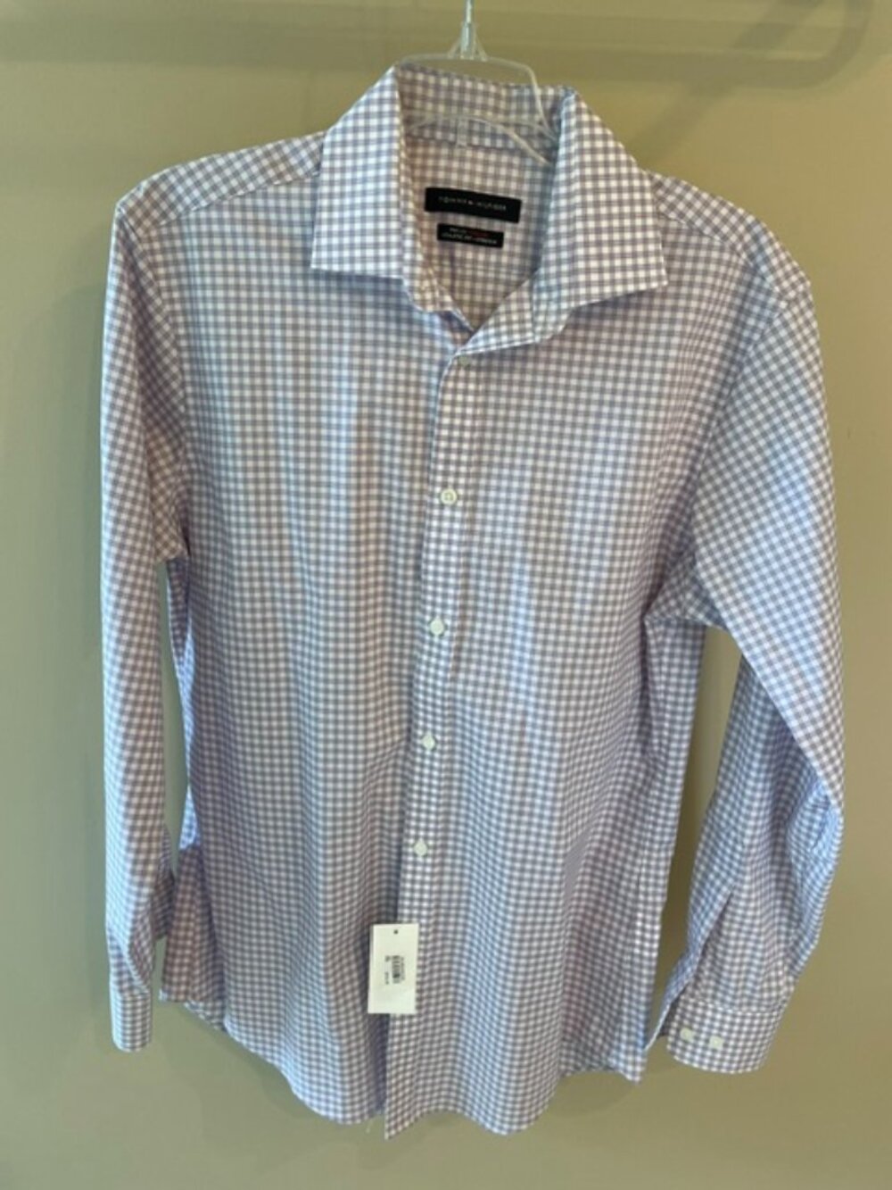 Men's Tommy Hilfiger Dress shirt in lilac and white, size 15, 32/33.